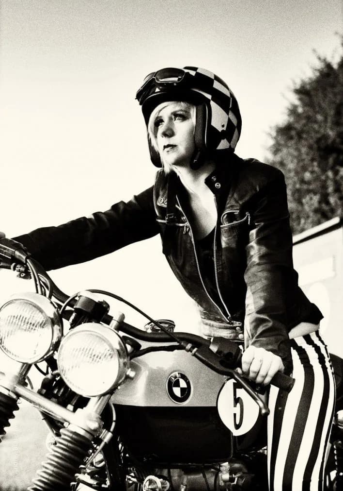 Model for motorsport photos